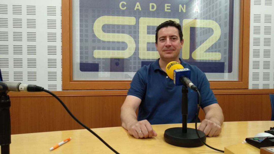 El presidente de Horeca, Francisco José de la Torre, en los estudios de Radio Córdoba