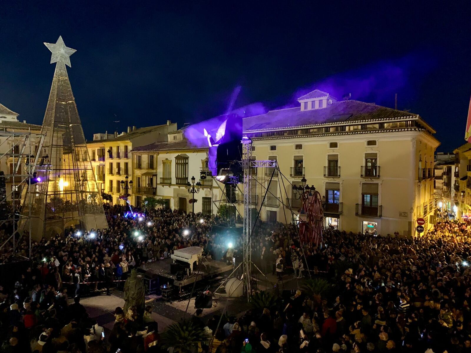 La Plaza de España de Lorca con el alumbrado navideño.