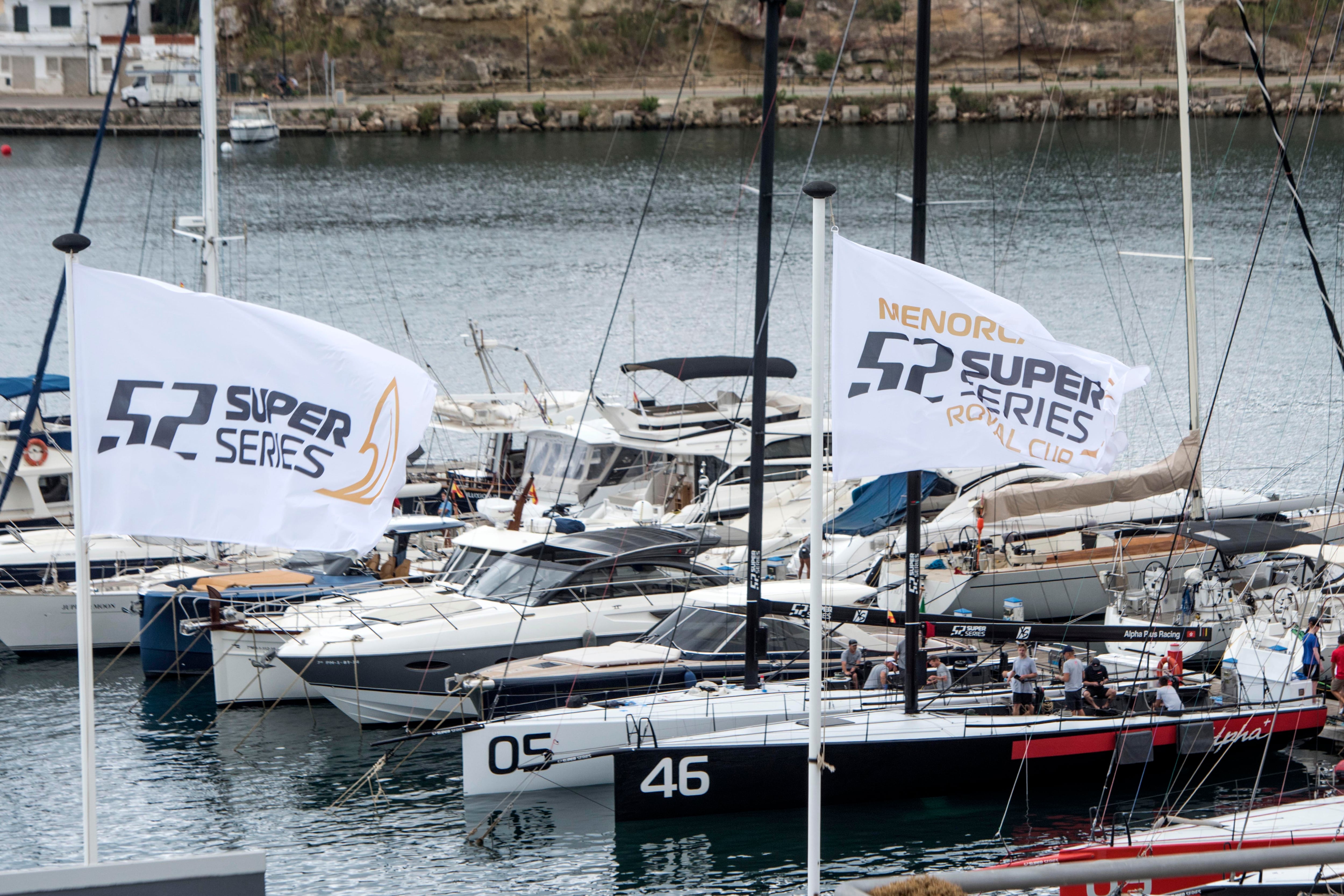 La flota ja es troba a Maó per competir per un triomf que enguany atorgarà, a més, la Royal Cup.