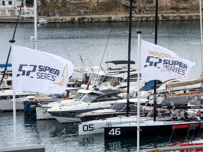 La flota ja es troba a Maó per competir per un triomf que enguany atorgarà, a més, la Royal Cup.