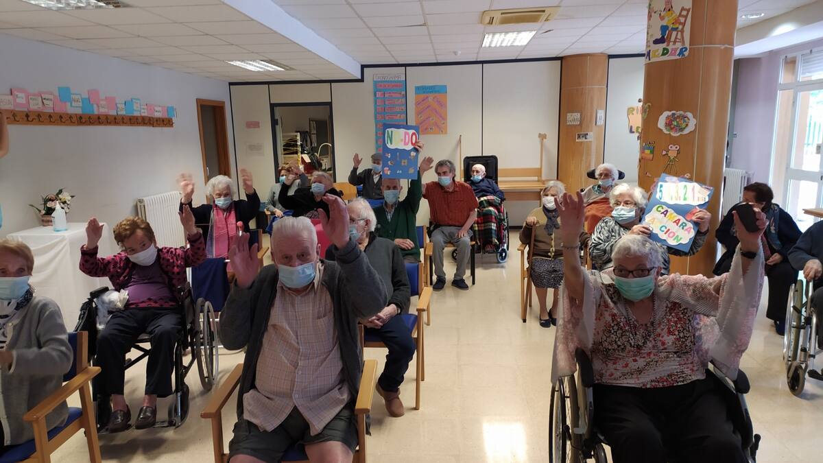 Vuelven las visitas a las residencias de mayores, como antes de la pandemia