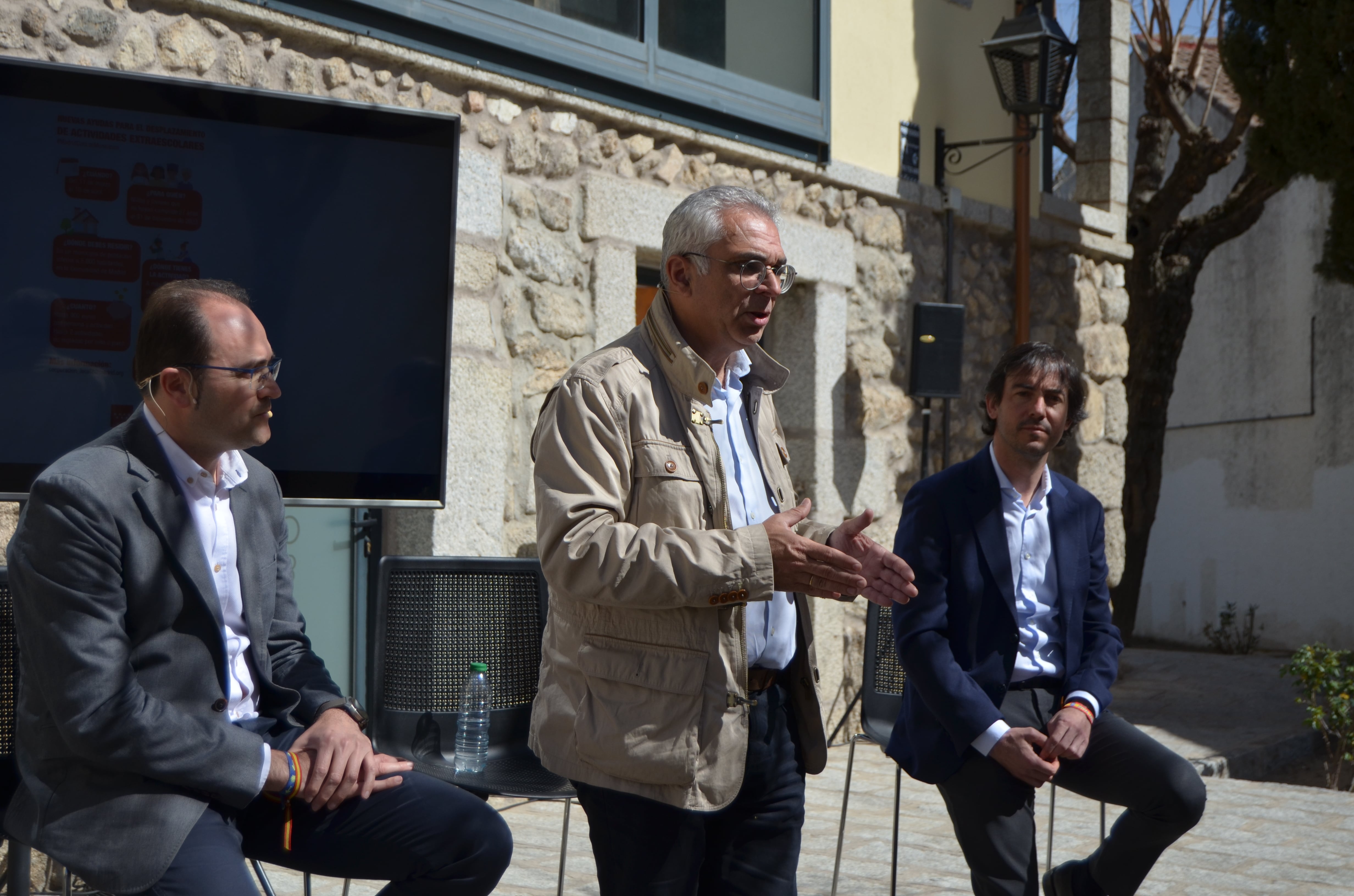 La Comunidad de Madrid activa ayudas para sufragar los gastos de desplazamiento para menores de 27 años que viven en los pequeños municipios de la región