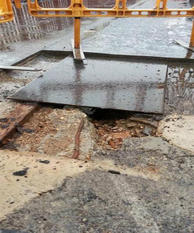 Un socavón en el puente de San Cristobal
