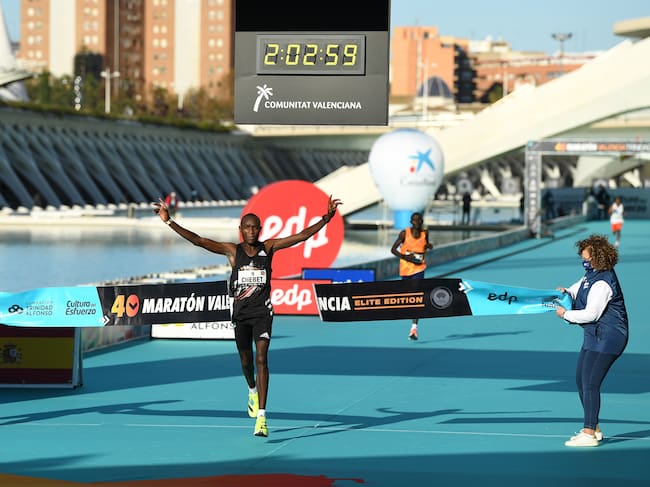 Evans Chebet gana la última edición del Maratón de Valencia