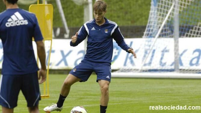 El centrocampista cántabro Sergio Canales en un entrenamiento en las instalaciones de Zubieta