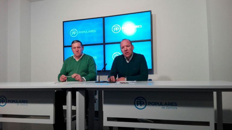 El senador popular, Javier Faúndez, junto al Presidente Provincial José María Barrios