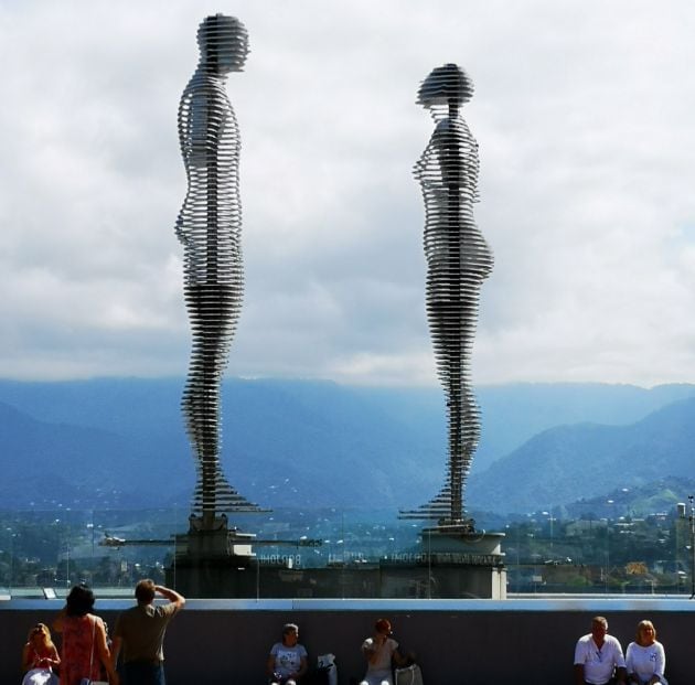 Estatua de Ali y Nino en Batumi.