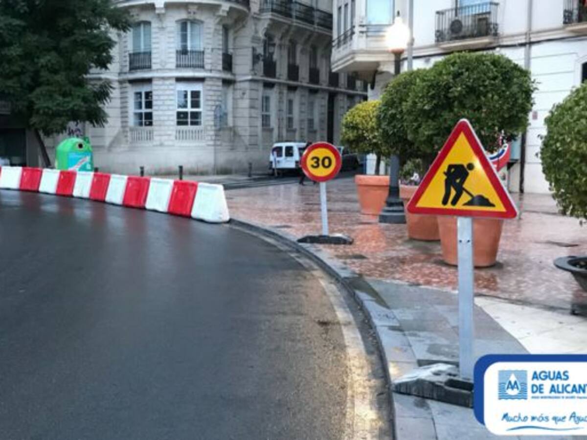 Corte de tráfico en la calle Canalejas
