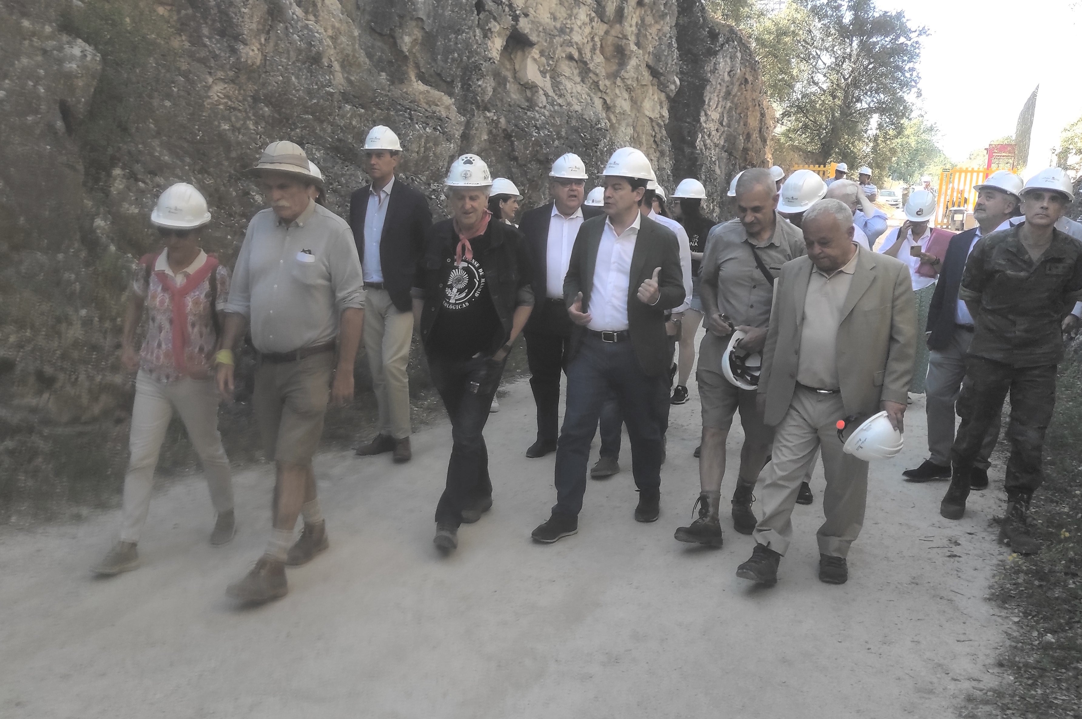 Alfonso Fernández Mañueco, presidente de la Junta de Castilla y León, en su visita a Atapuerca para conocer el balance de la Campaña de Excavaciones 2024. / Foto: Radio Castilla