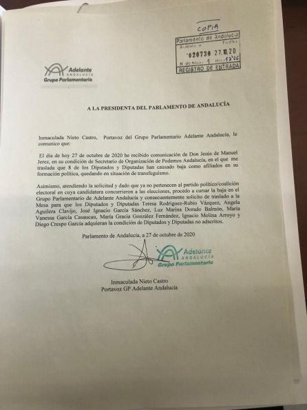 Escrito de la portavoz de Adelante Andalucía, Inmaculada Nieto, solicitando a la Mesa del Parlamento que declare diputados no adscritos a Teresa Rodríguez y siete diputados más del grupo