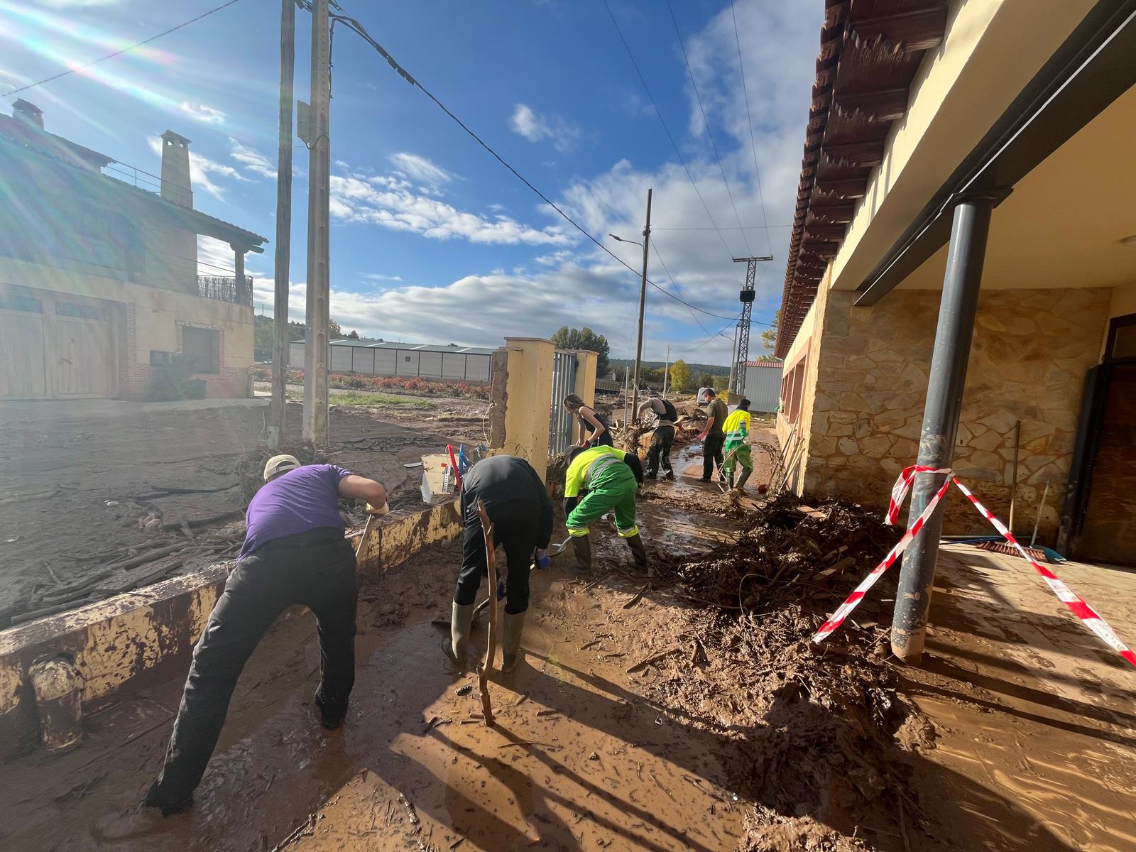 Voluntarios de La Mancha conquense trabajando en Mira (Cuenca)