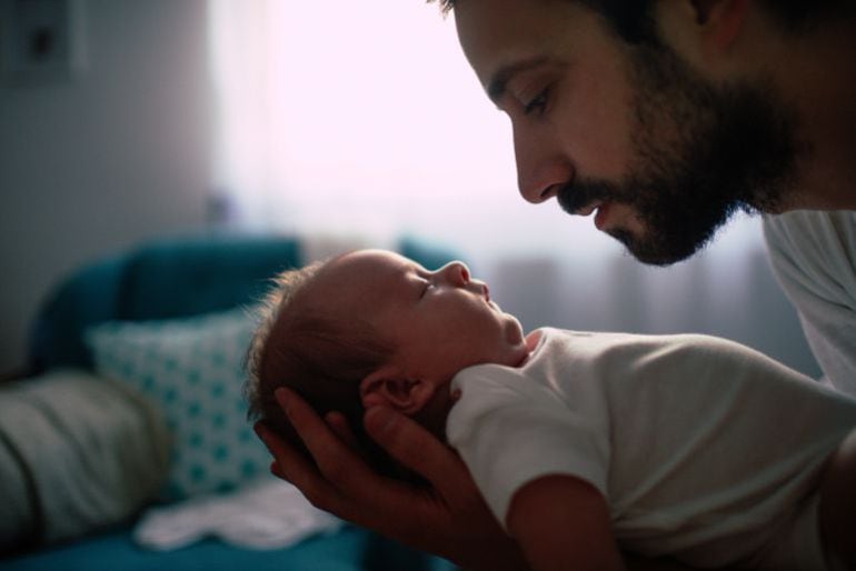 La mitad de los padres cogen la baja de forma simultánea con la madre