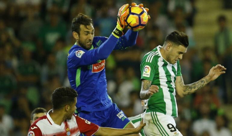 Diego López contra el Betis.