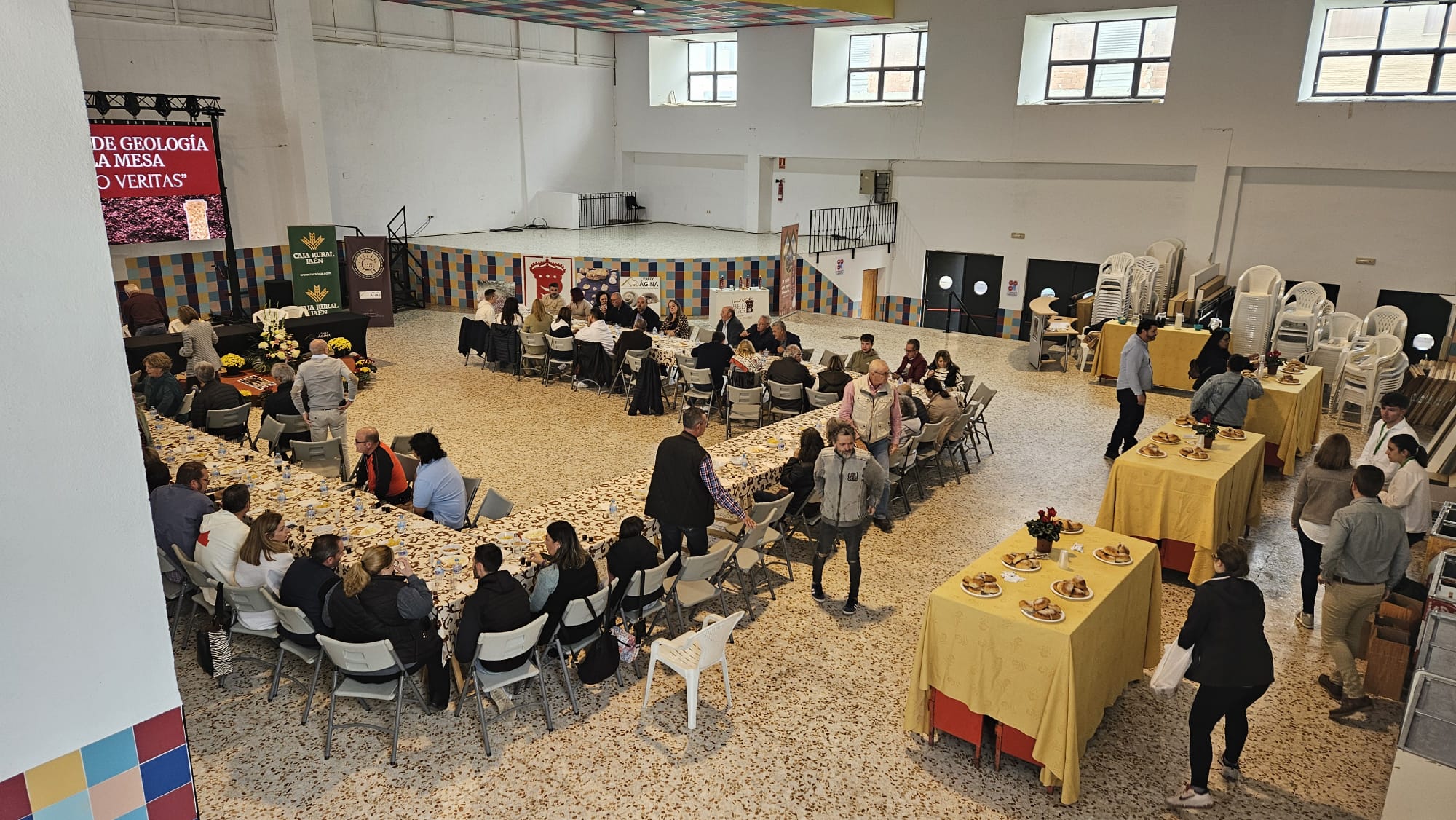 Vista general del desarrollo de la jornada en la Caseta Municipal de Bedmar