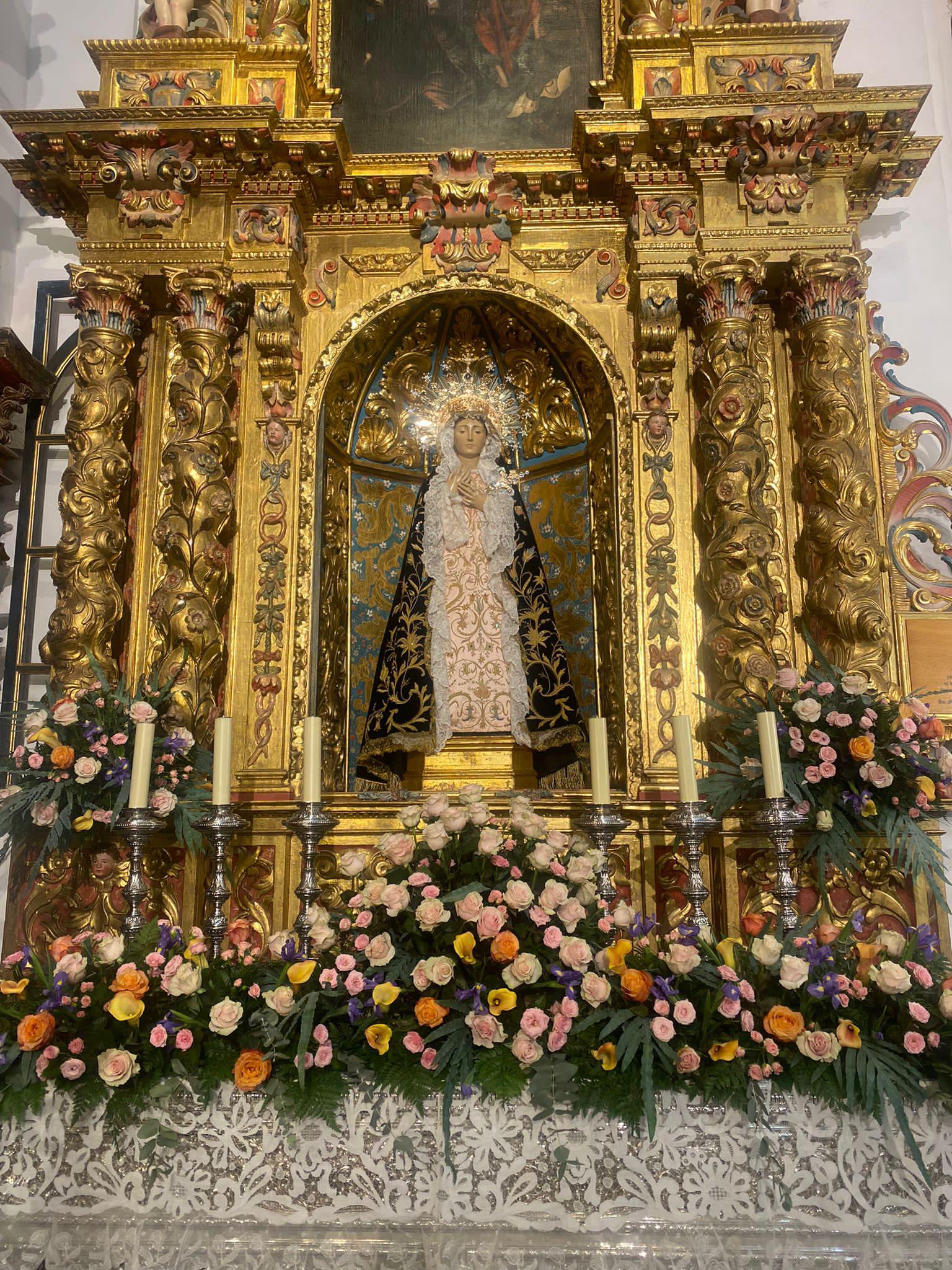 Retablo de la Iglesia de San Francisco de Lorca con la imagen de la Virgen de Los Dolores.