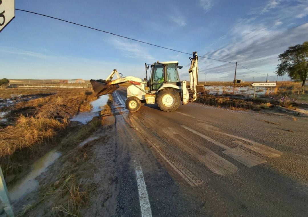 Se ha reabierto el tráfico en la AV-P-120 que quedó cortada por el agua