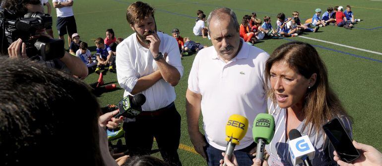 Beatriz Mato atiende los periodistas