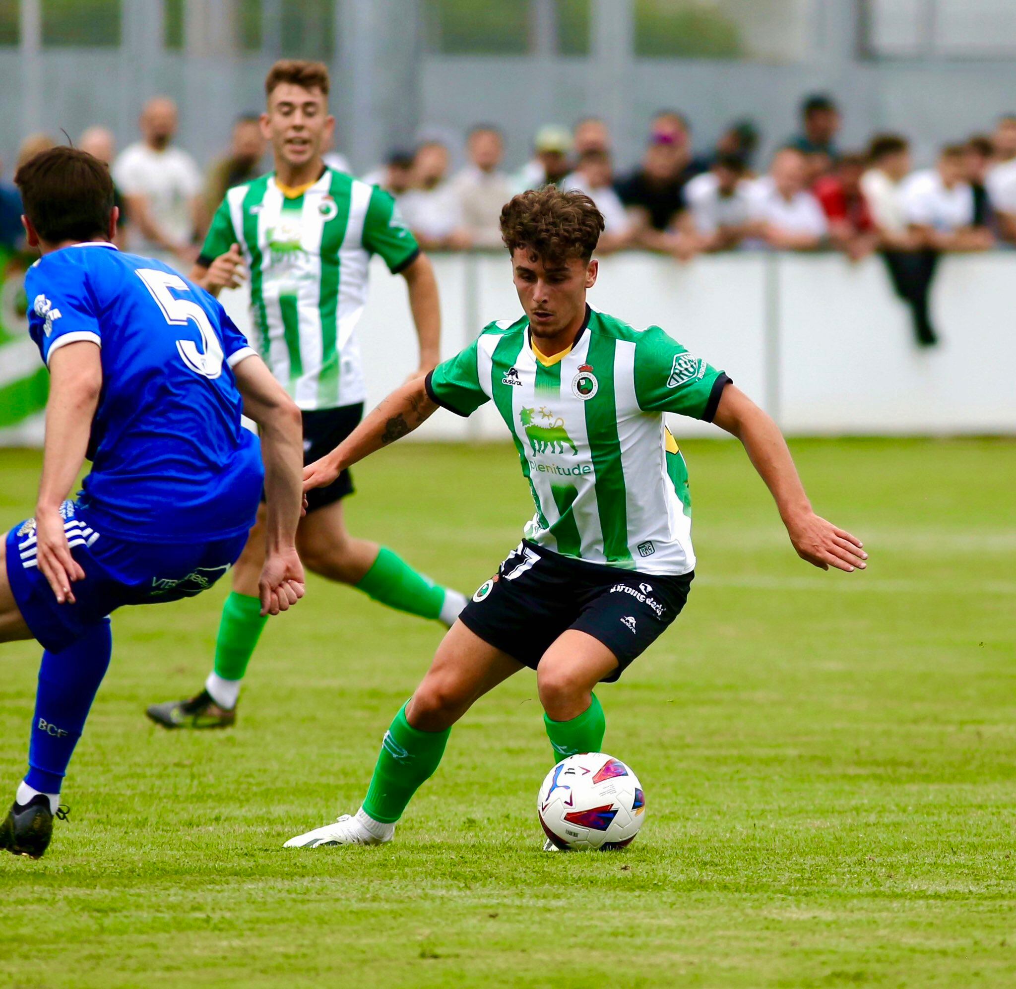 El jugador cántabro destaca por su movilidad y por su juego a pierna cambiada.