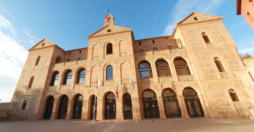 Escuela Oficial de Idiomas &quot;Raimundo de Toledo&quot;