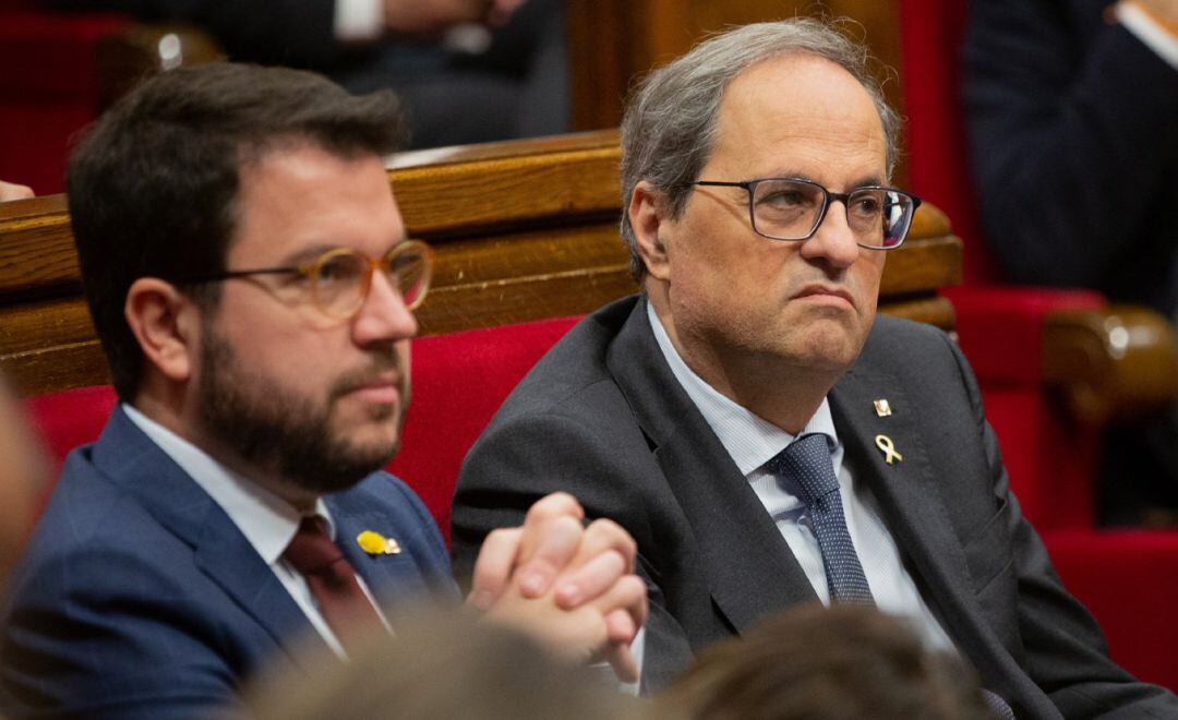 El presidente de la Generalitat, Quim Torra, y el vicepresidente, Pere Aragonès, en el Parlament.