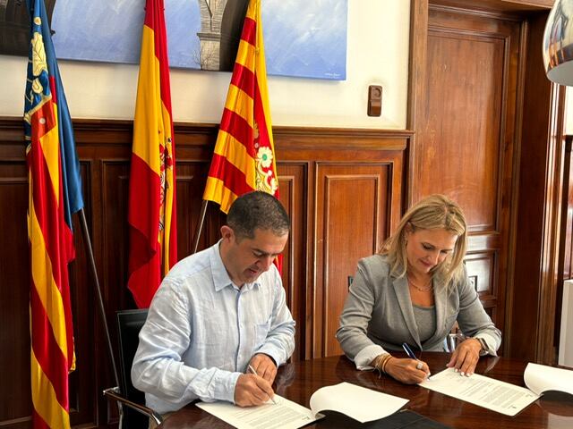 Antonio Francés y Nuria Montes en el Ayuntamiento de Alcoy