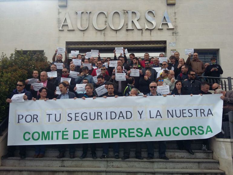 Acto de protesta de la plantilla de Aucorsa