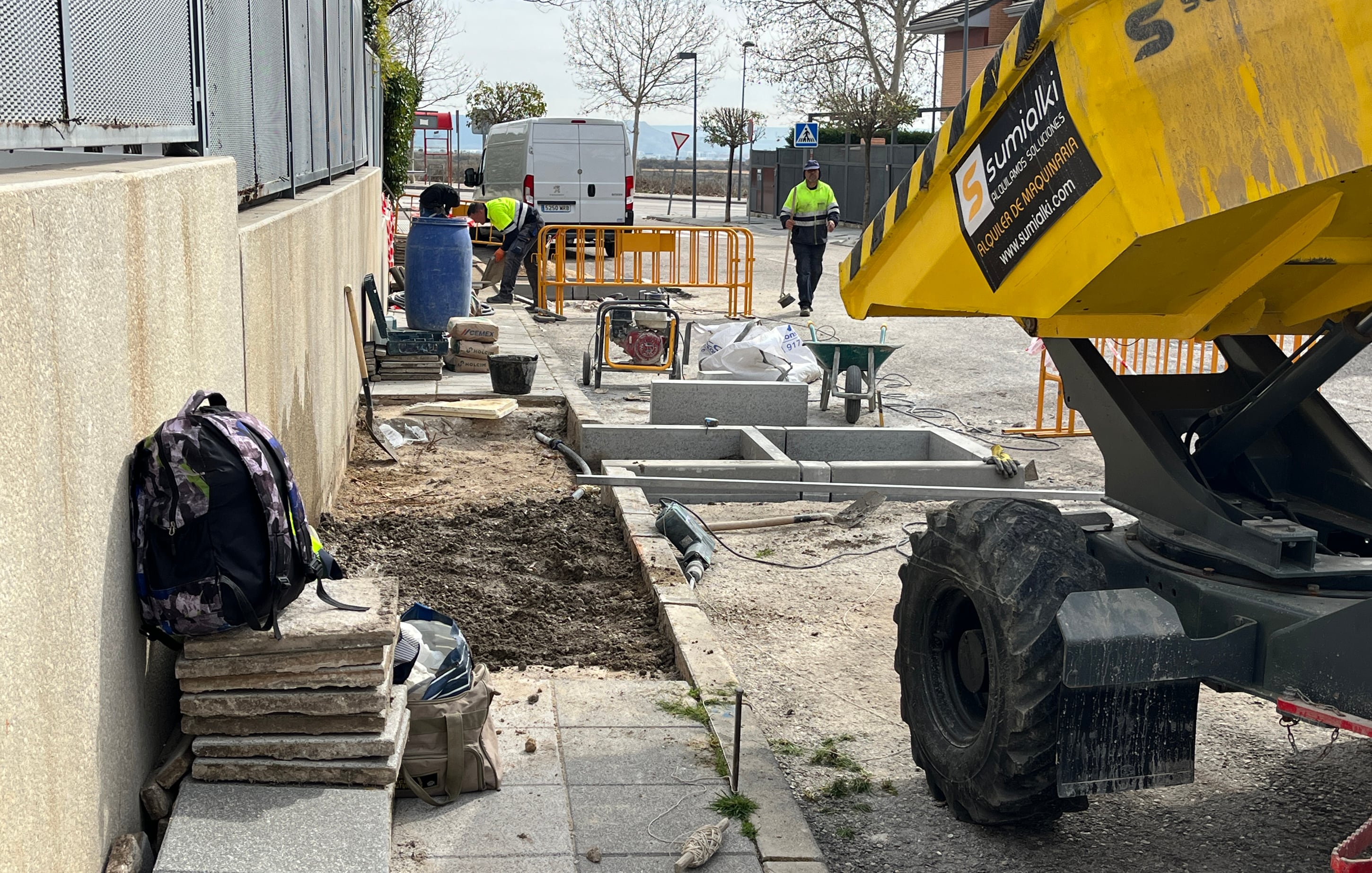 Paracuellos de Jarama invierte 140.000 euros en la reparación de los alcorques de Miramadrid