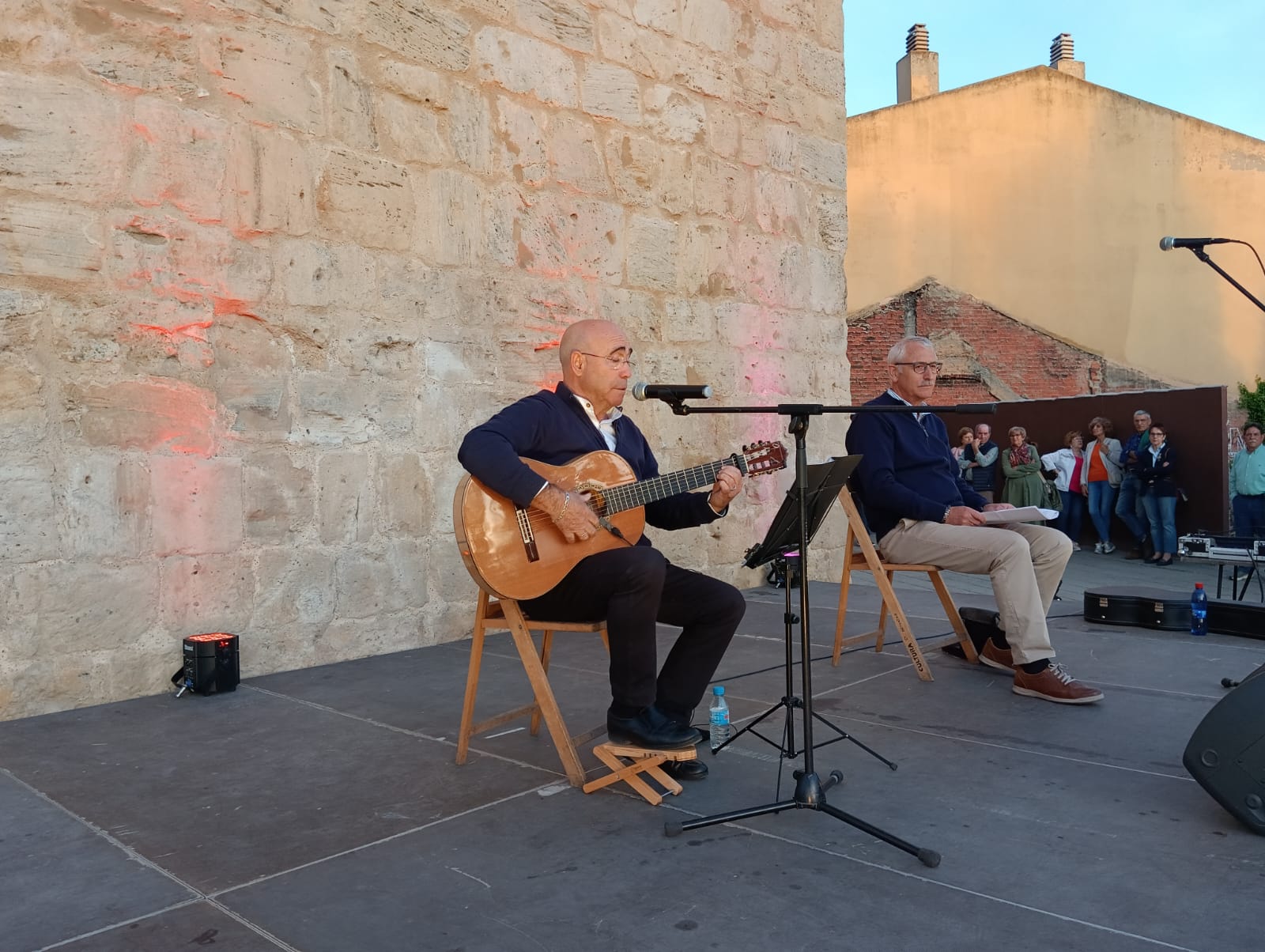 Noche de Ronda Aranda 2023: música con José Luis Sanz y poesía con Pedro de Miguel en la plaza de San Juan