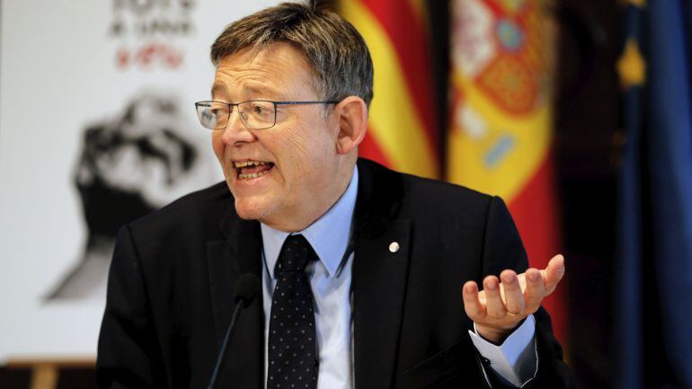 El president de la Generaliat Valenciana, Ximo Puig, a su llegada a un desayuno informativo que tuvo en el Palau