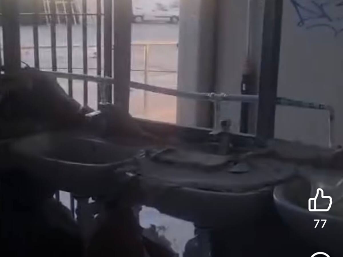 Un acto de vandalismo terrorífico acaba con la corta vida de los baños públicos del Picón