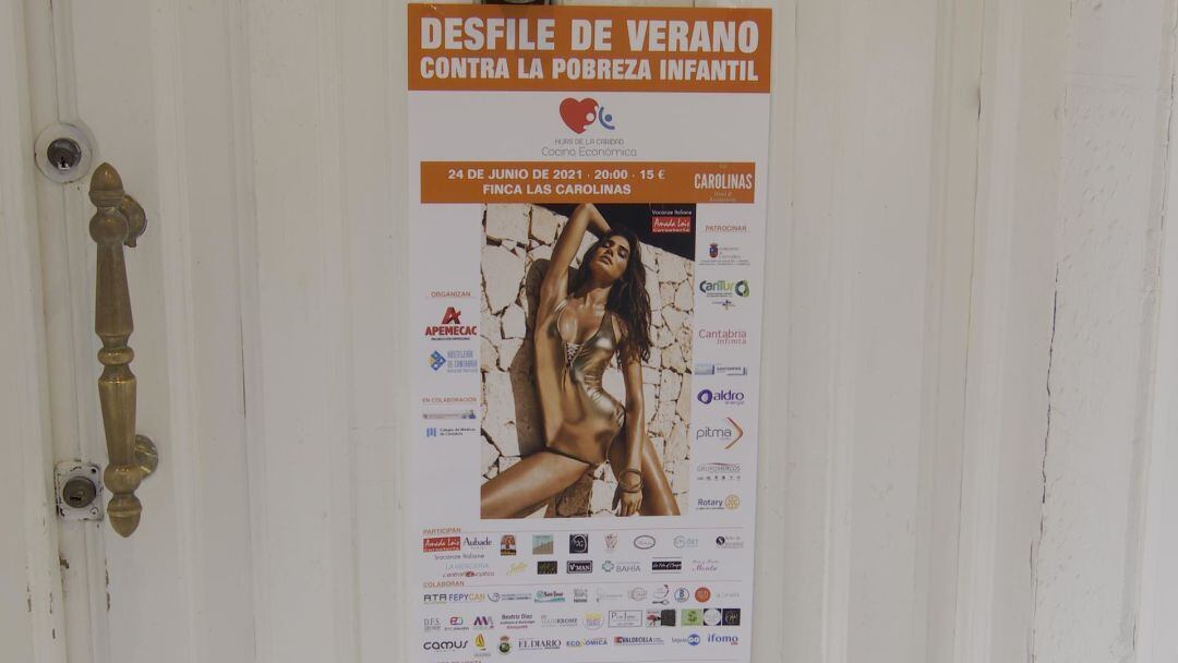 Polémica en Cantabria por un desfile solidario cuyo cartel aparece una chica en bañador. 