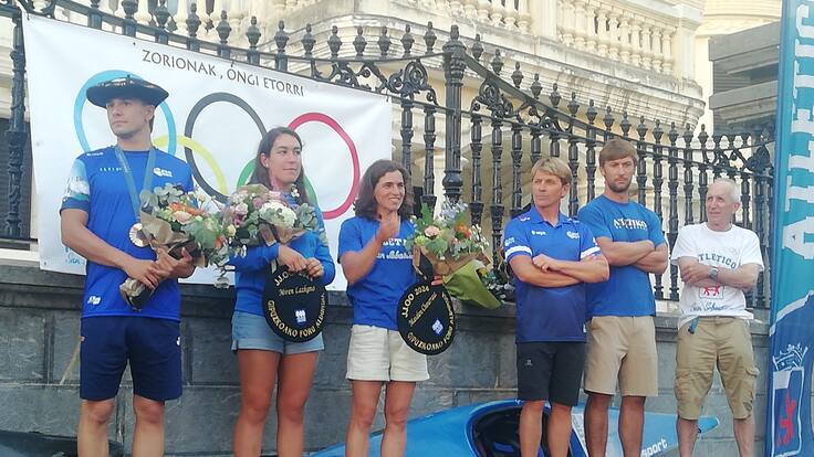Entrevistas con Pau Etxaniz, Maialen Chourraut y Miren Lazcano en el recibimiento en el Atlético San Sebastián