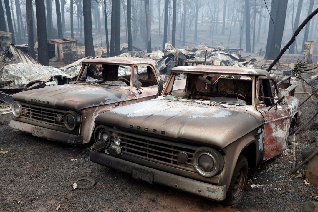 Camionetas calcinadas en la zona de Paradise, California