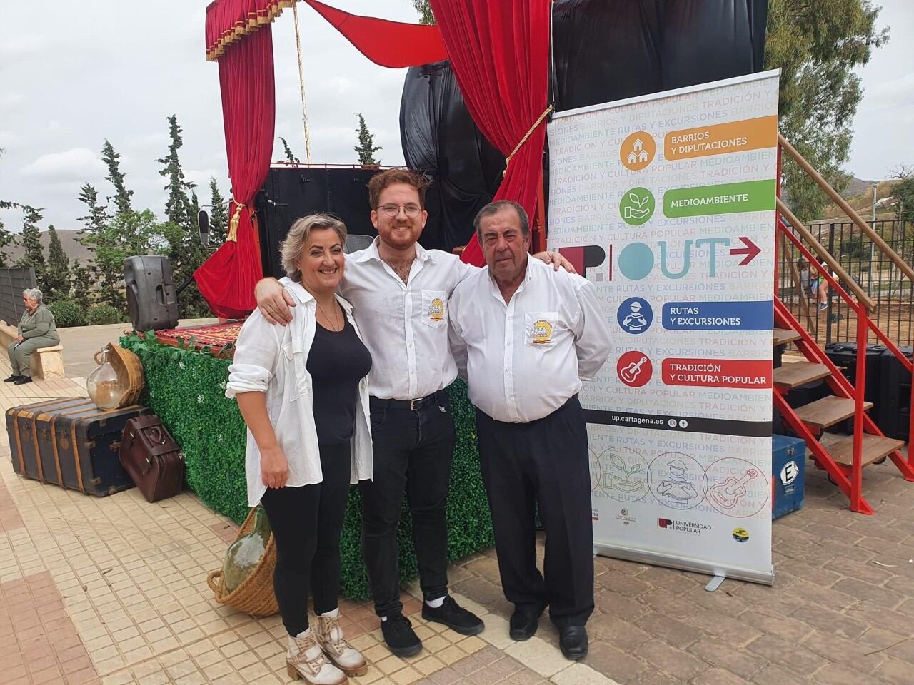 Muestra Taller de Trovo organizada en Tallante por la Universidad Popular de Cartagena. De izquierda a derecha: Irene Vicente (trovera y cantaora), Juan Diego Celdrán “de Tallante” (trovero) y José Bermúdez “el panadero” (guitarrista).