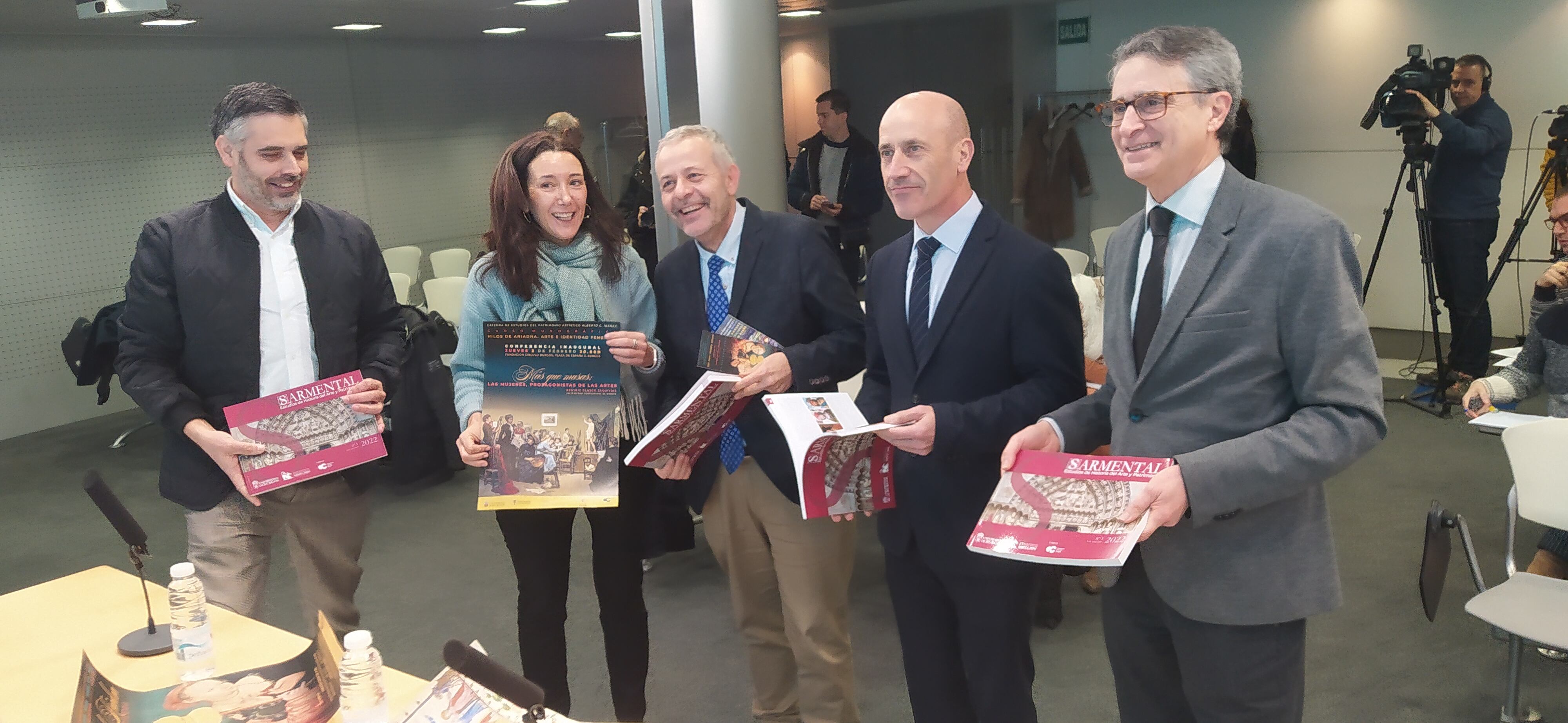 Representantes de la UBU, Fundación Círculo e Ibercaja en la presentación de la revista Sarmental