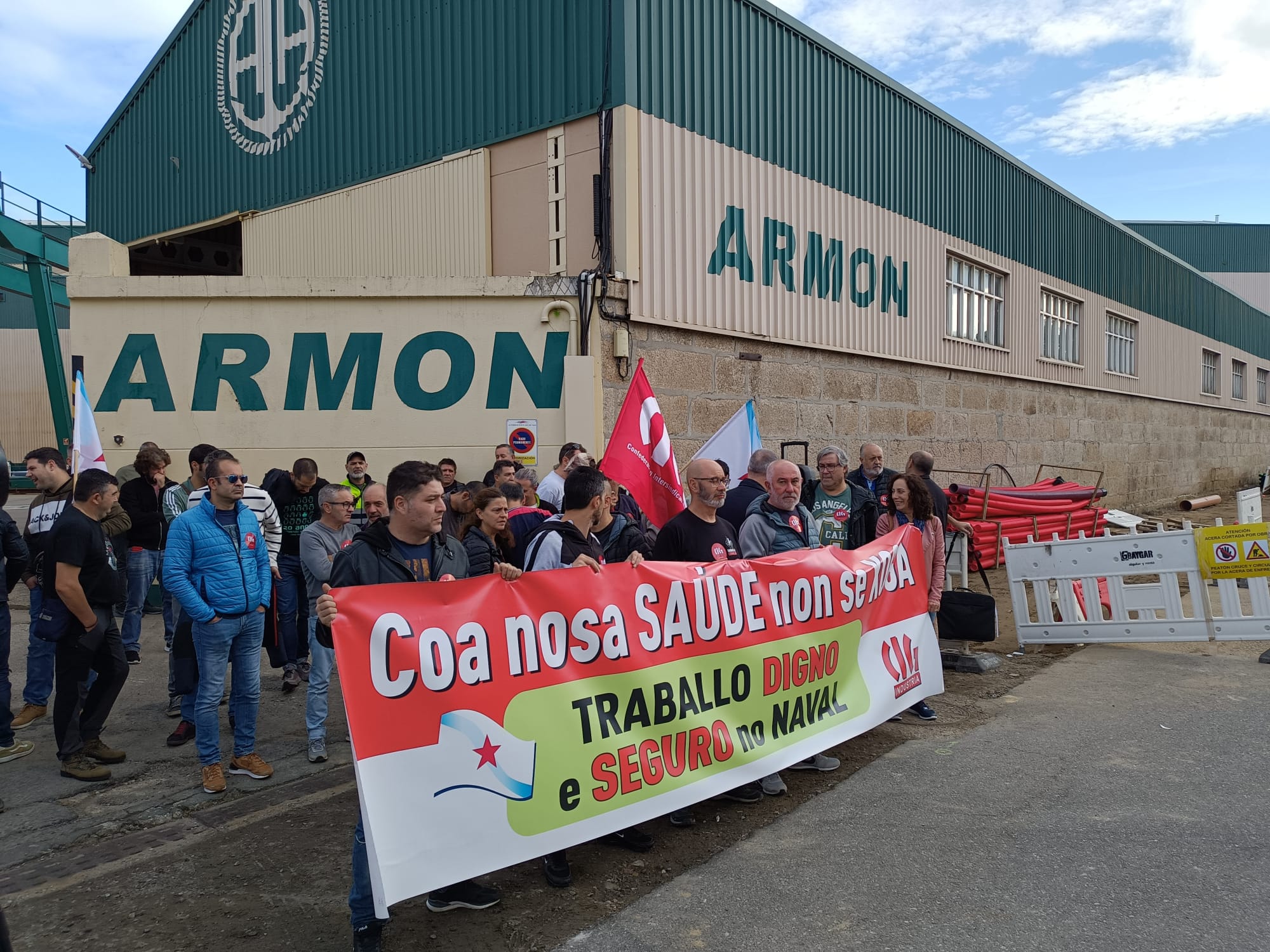 Protesta de la CIG delante del Grupo Armón este miércoles