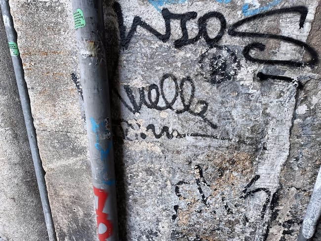 Firma de Muelle que se encuentra en la Praza de Compostela de Vigo