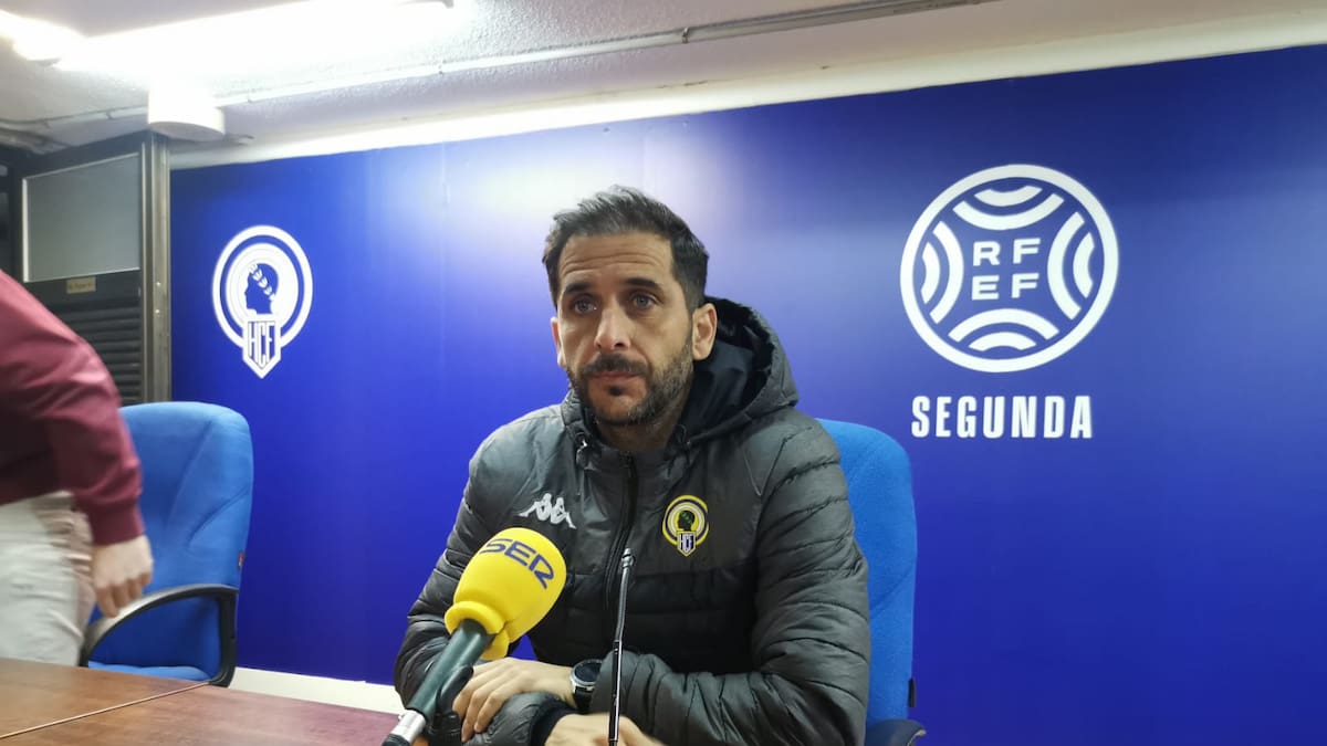 Rueda de prensa de Sergio Mora, técnico del Hércules, en la previa al partido ante La Nucía
