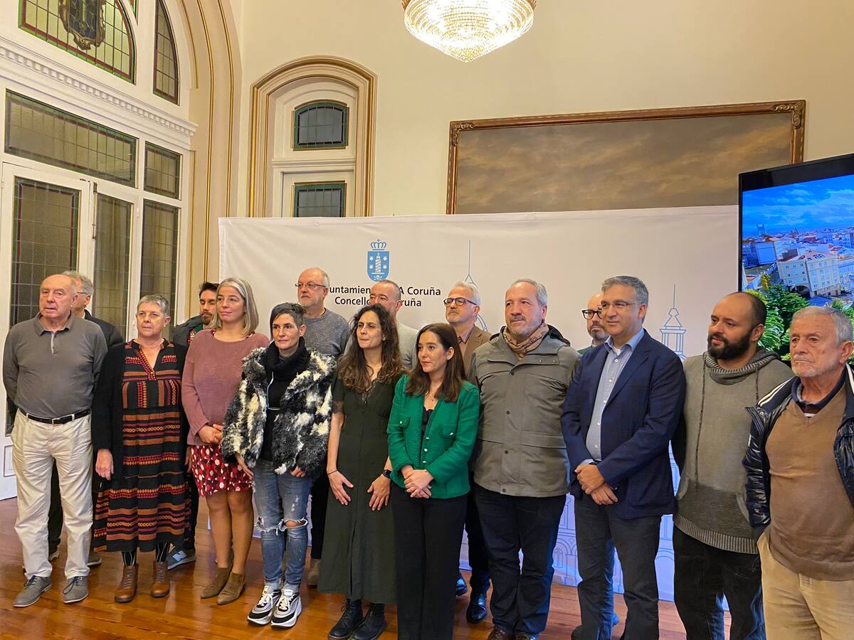 El calendario municipal de 2023 recorre A Coruña a golpe de historia, arquitectura y costa