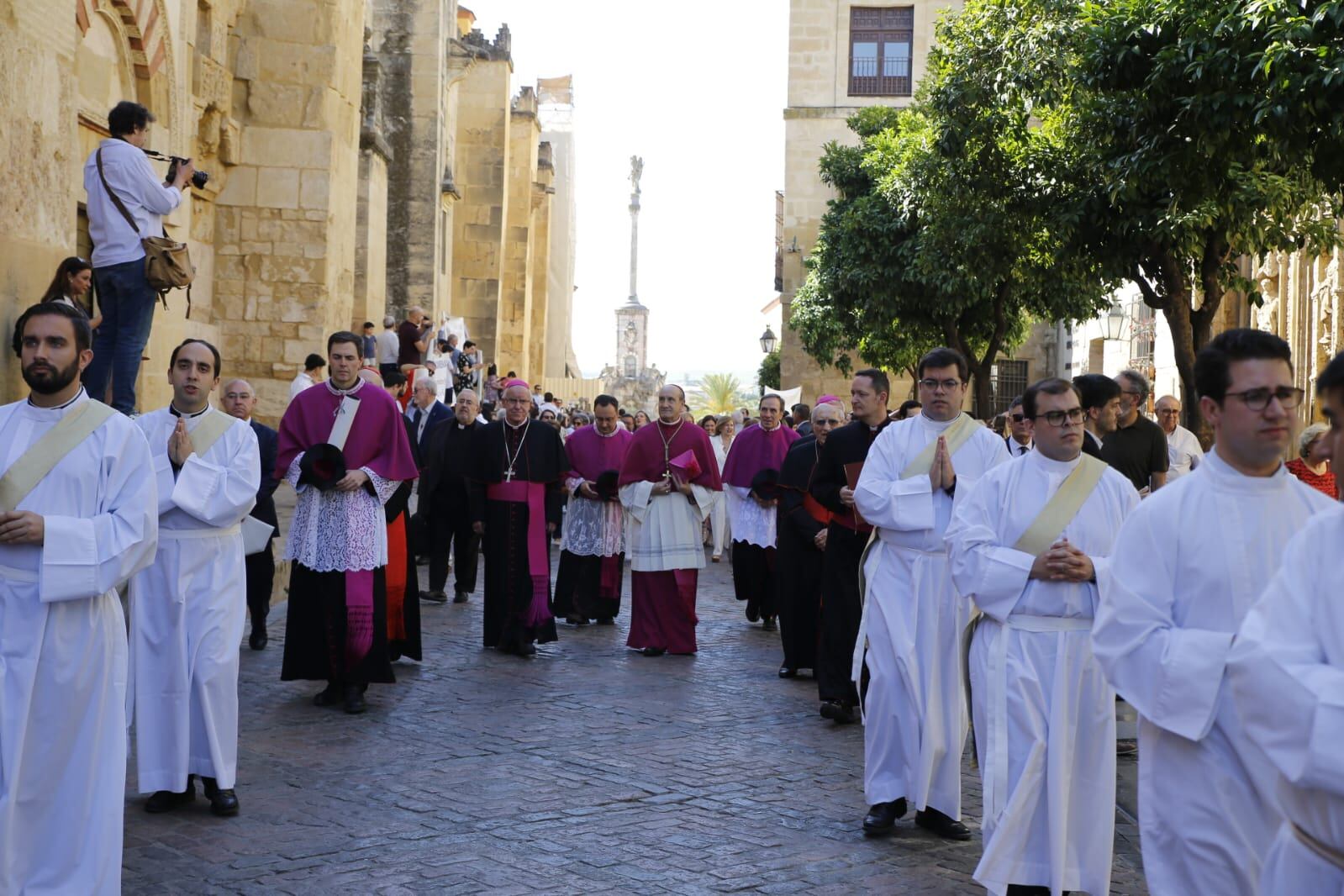 Monseñor Jesús Fernández, a su llegada a la Catedral de Córdoba (Diócesis de Córdoba)