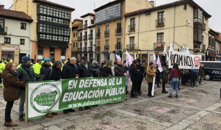 Protesta contra la llegada de la UCAM a León