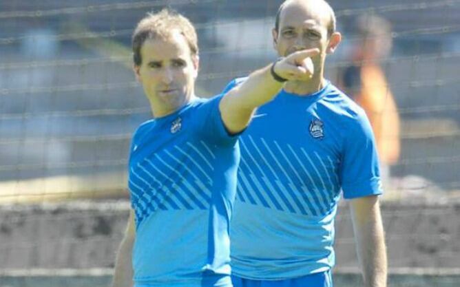 Jagoba Arrasate da instrucciones en los primeros minutos de la sesión a puerta cerrada de esta mañana.