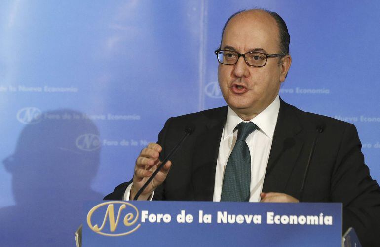 El presidente de la Asociación Española de Banca (AEB), José María Roldán, durante su intervención hoy en la tribuna Foro de la Nueva Economía, organizado por Nueva Economía Fórum.