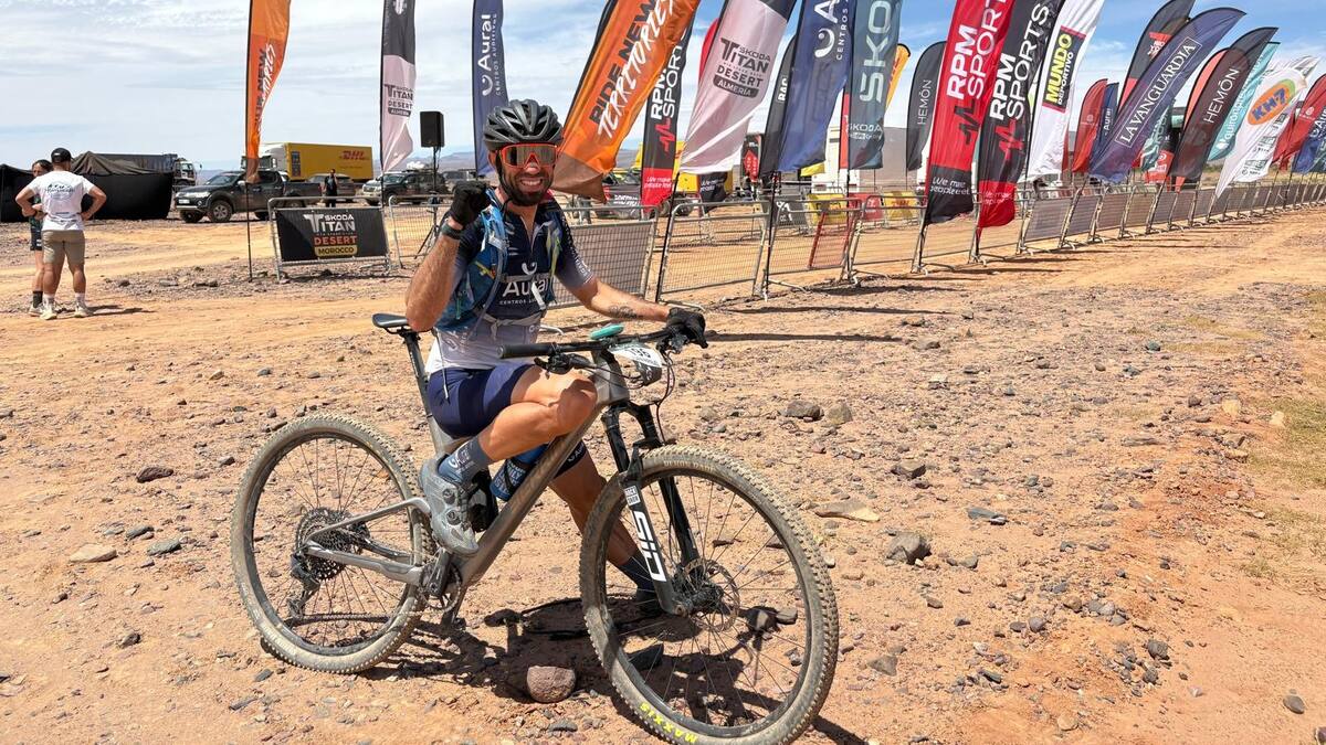 Juan Manuel González Valiente, atleta sordolímpico de Petrer, en la 3ª etapa de laXX ŠKODA Titan Desert Morocco 2025