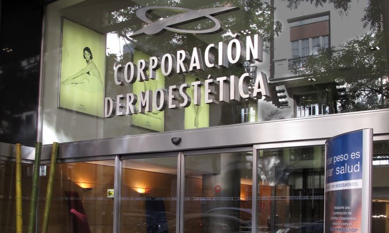 Entrada de la clínica en MAdrid de Corporacion Demoestética.