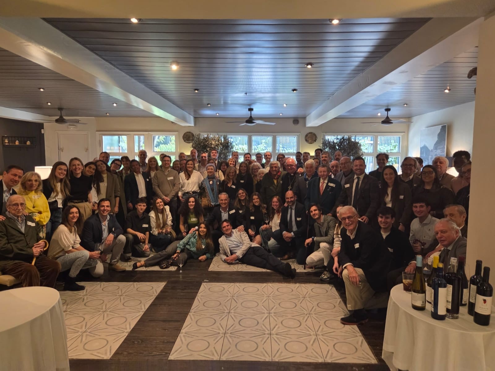Foto de familia del encuentro de los barbastrenses en Madrid