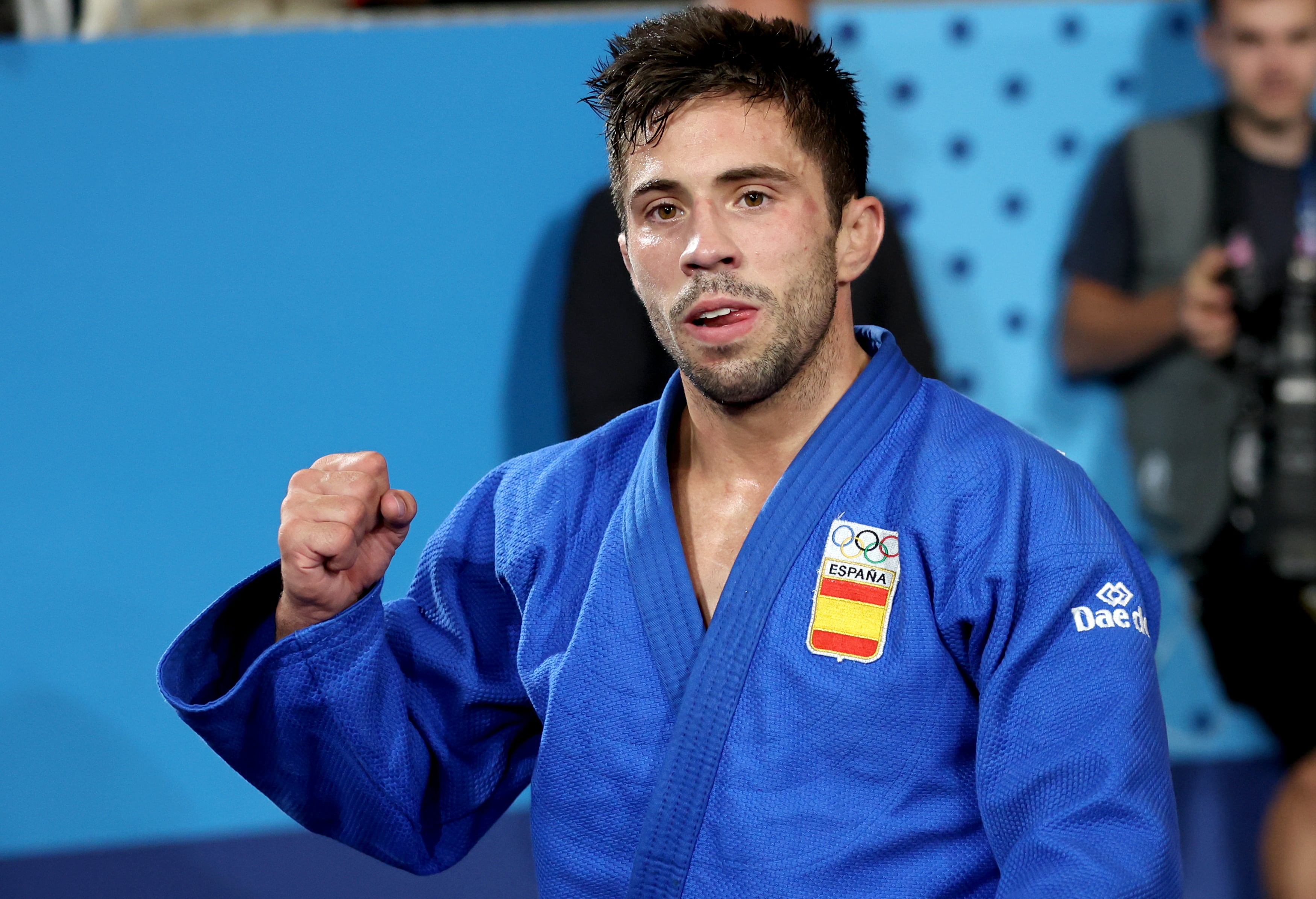 Fran Garrigós celebra su bronce en Carrusel Deportivo... ¡y su hermana y sus sobrinos le sorprenden en pleno directo! 