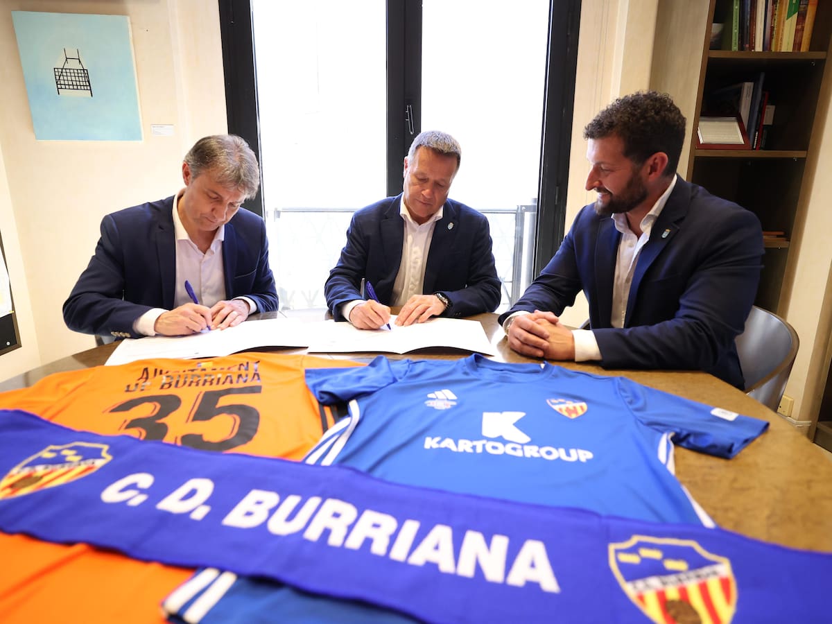 Burriana formaliza su apoyo al Club Deportivo Burriana con una subvención de 45.000 euros