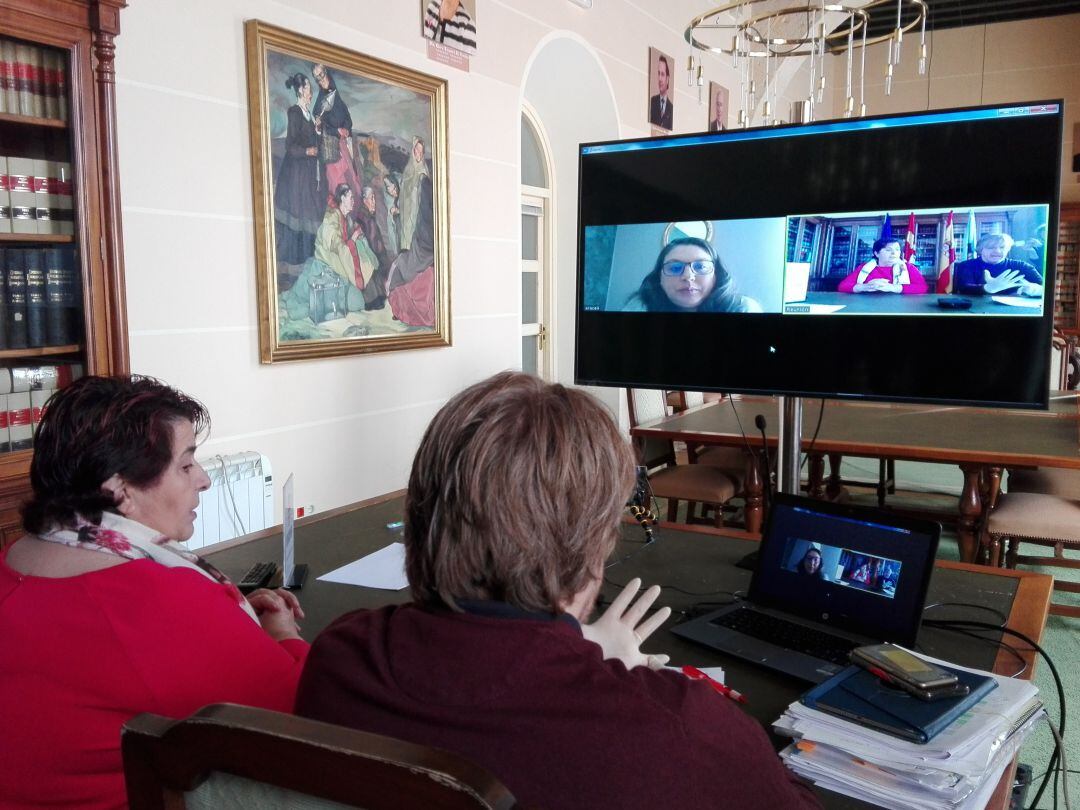 Reunión mantenida entre Ayuntamiento de Segovia y representantes de los comerciantes de Segovia