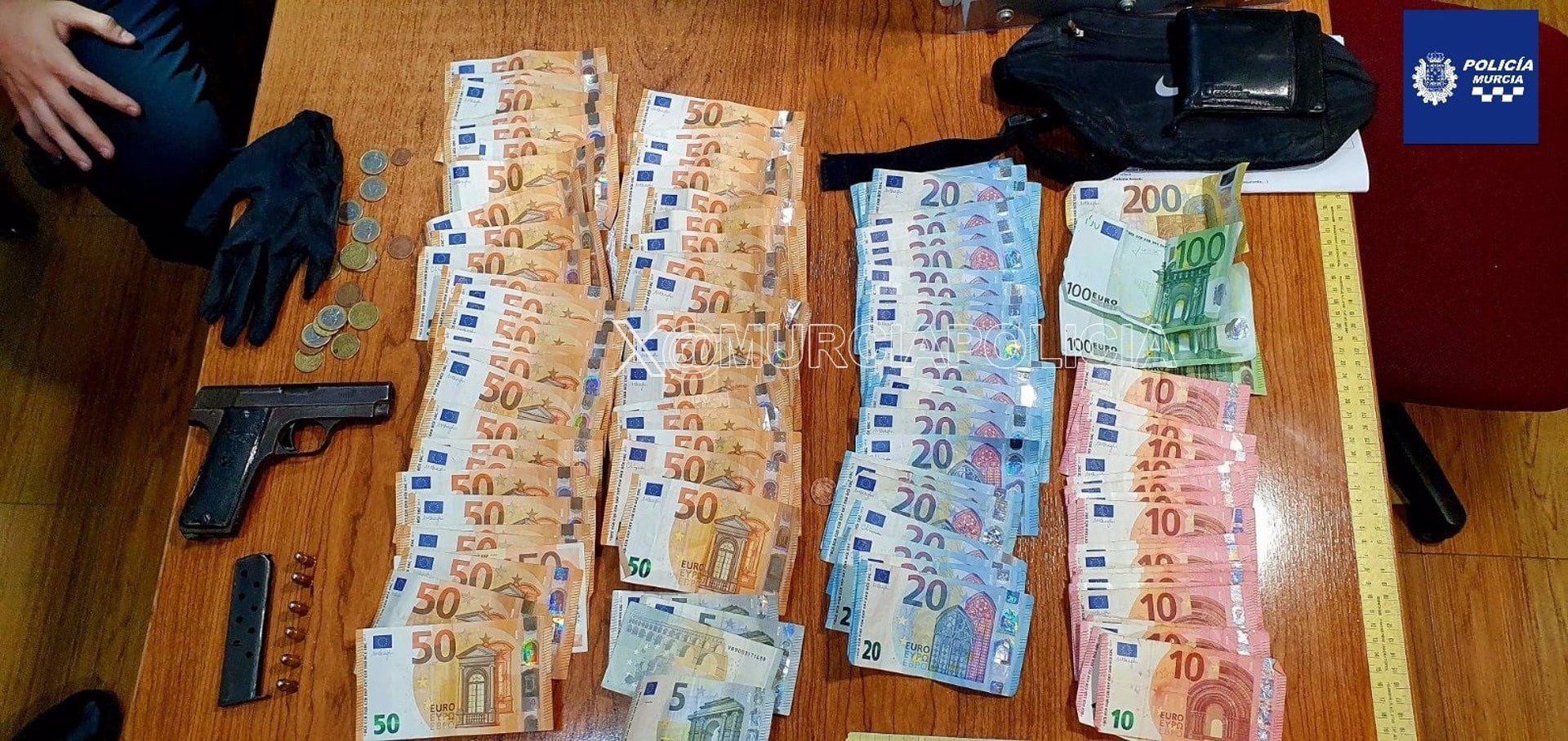 Imagen de los efectos incautados al individuo